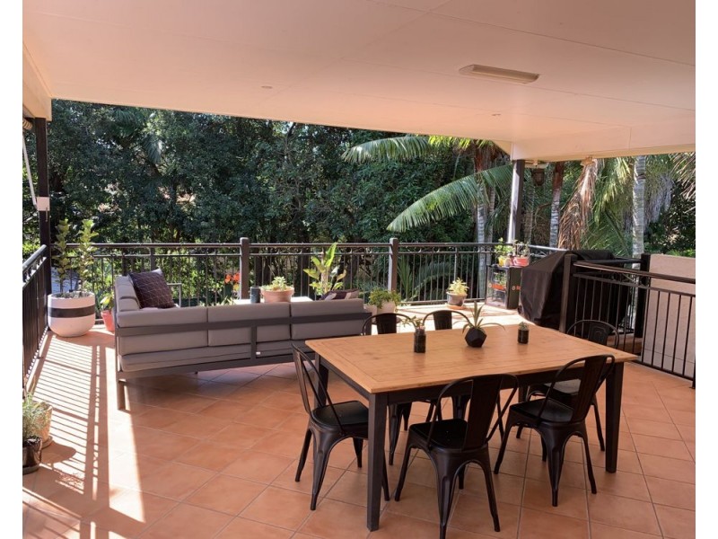 27 Sterculia Ave, Holland Park West QLD 4121