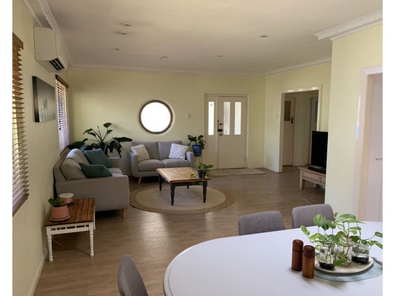 27 Sterculia Ave, Holland Park West QLD 4121