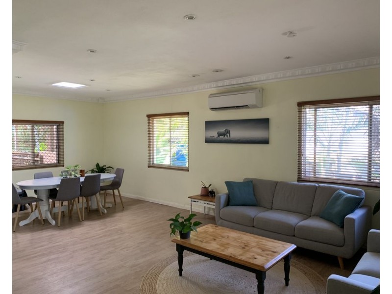 27 Sterculia Ave, Holland Park West QLD 4121