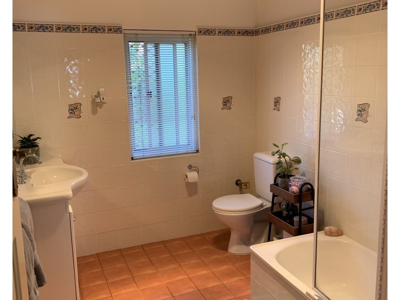 27 Sterculia Ave, Holland Park West QLD 4121