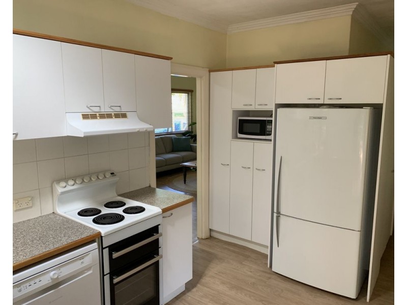 27 Sterculia Ave, Holland Park West QLD 4121