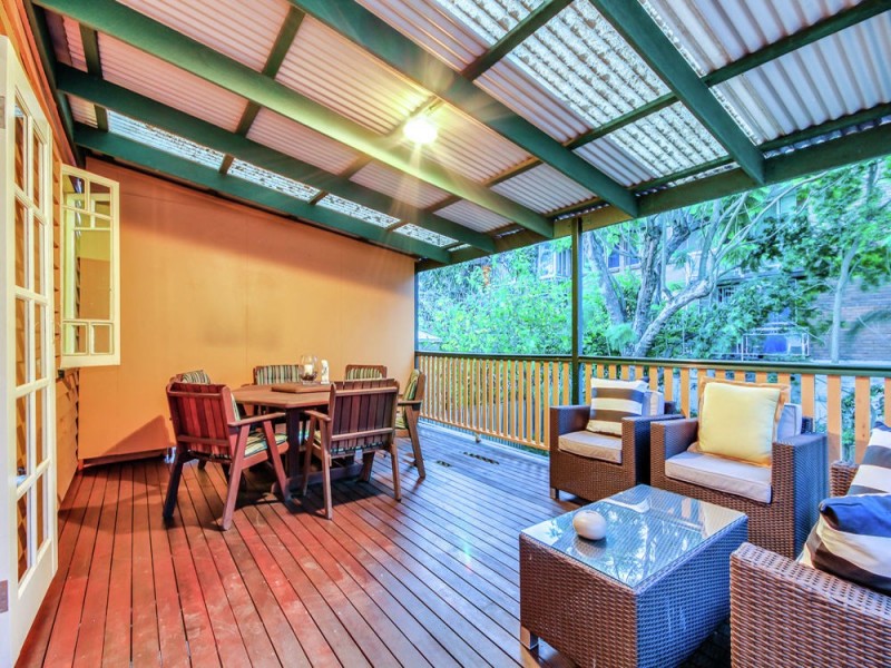 6 York Street, Coorparoo QLD 4151