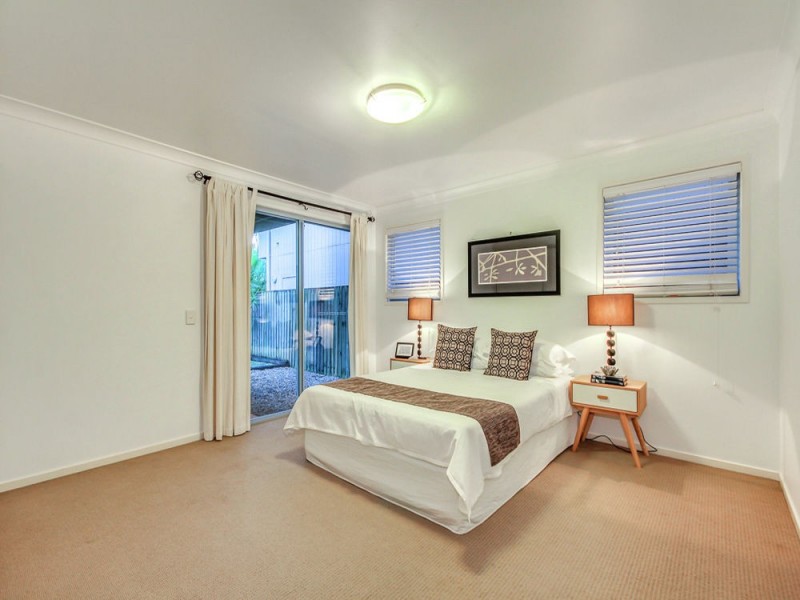 6 York Street, Coorparoo QLD 4151