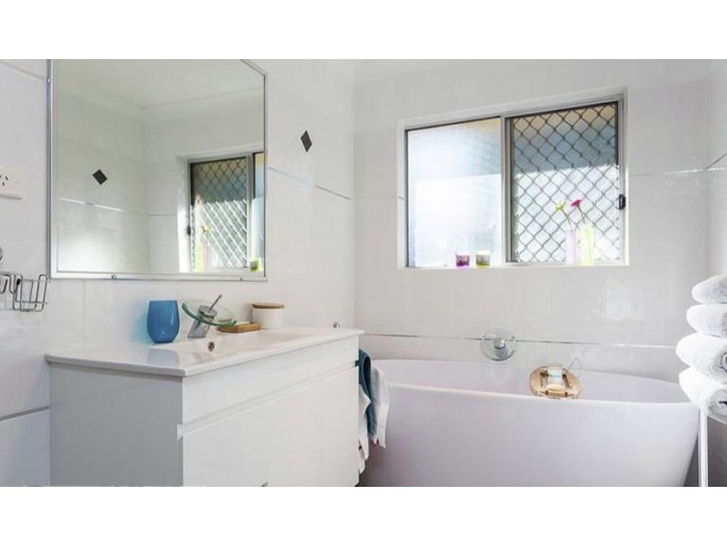 27 Picasso Street, Carina QLD 4152