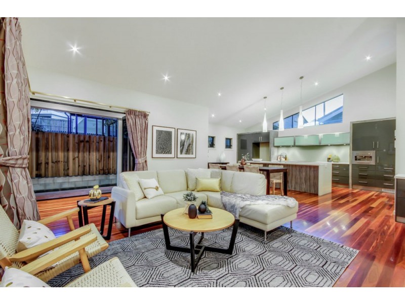 25 Wordsworth Street, Norman Park QLD 4170