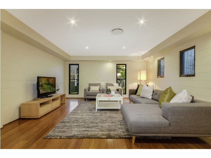 25 Wordsworth Street, Norman Park QLD 4170