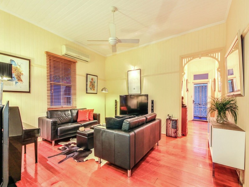 15 St Leonards Street, Coorparoo QLD 4151