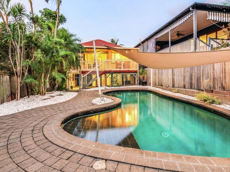 15 St Leonards Street, Coorparoo QLD 4151