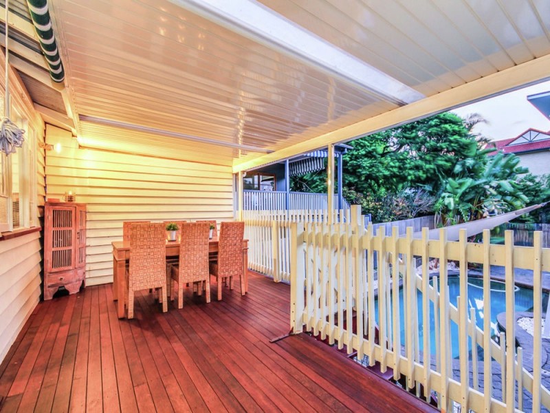 15 St Leonards Street, Coorparoo QLD 4151