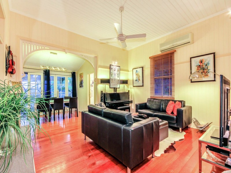 15 St Leonards Street, Coorparoo QLD 4151