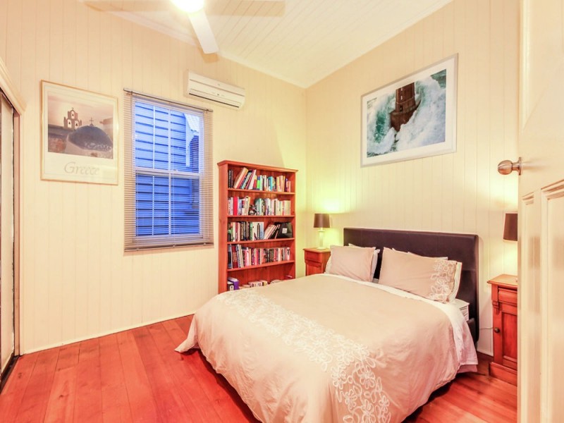 15 St Leonards Street, Coorparoo QLD 4151