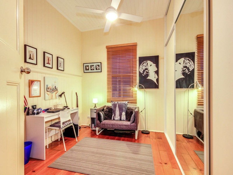 15 St Leonards Street, Coorparoo QLD 4151