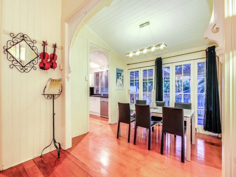 15 St Leonards Street, Coorparoo QLD 4151