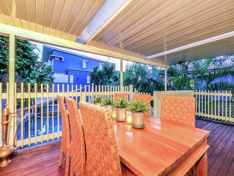 15 St Leonards Street, Coorparoo QLD 4151