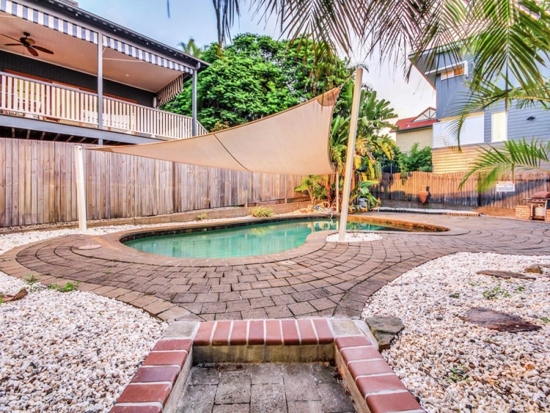 15 St Leonards Street, Coorparoo QLD 4151