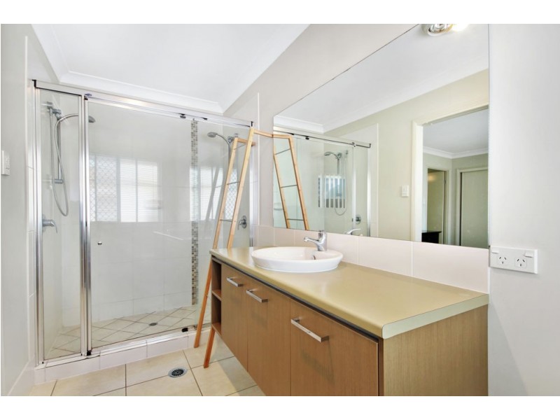 1 Demby Crescent, Wakerley QLD 4154