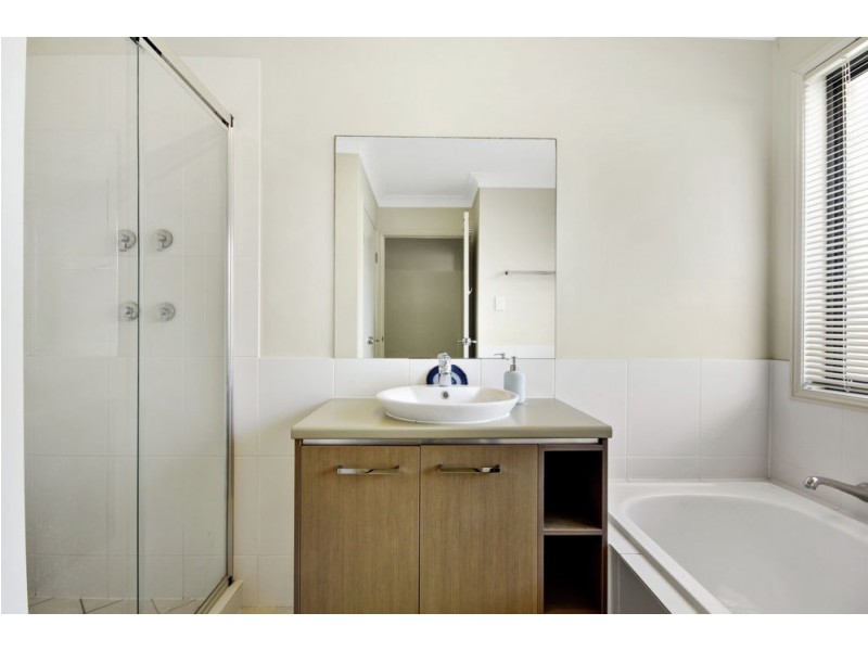 1 Demby Crescent, Wakerley QLD 4154