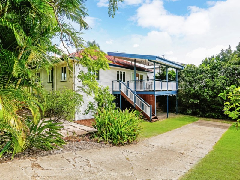 17 Pembroke Road, Coorparoo QLD 4151