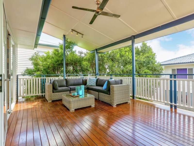 17 Pembroke Road, Coorparoo QLD 4151