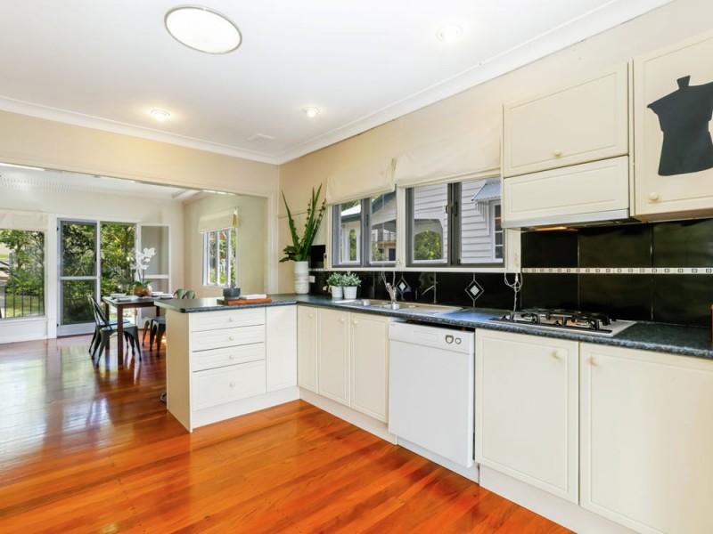 17 Pembroke Road, Coorparoo QLD 4151