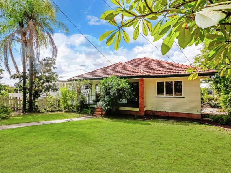 17 Pembroke Road, Coorparoo QLD 4151
