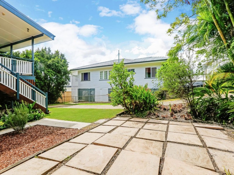 17 Pembroke Road, Coorparoo QLD 4151