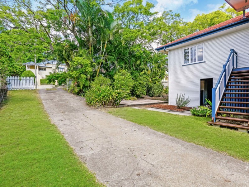 17 Pembroke Road, Coorparoo QLD 4151