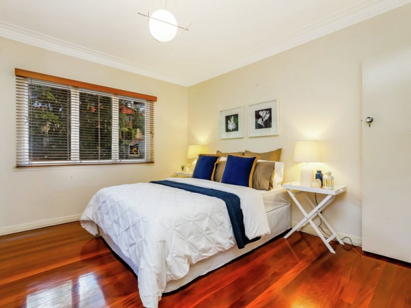 17 Pembroke Road, Coorparoo QLD 4151