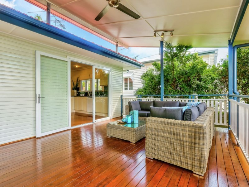 17 Pembroke Road, Coorparoo QLD 4151