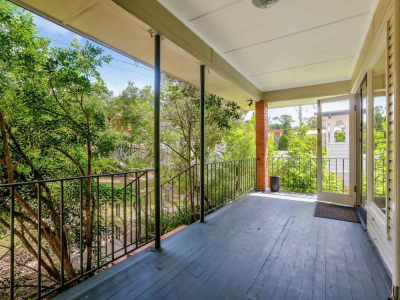 17 Pembroke Road, Coorparoo QLD 4151