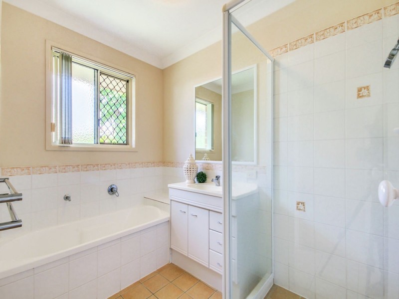 31 Macadamia Street, Wynnum West QLD 4178