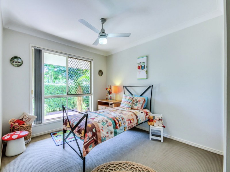 59 Amersham Crescent, Carindale QLD 4152