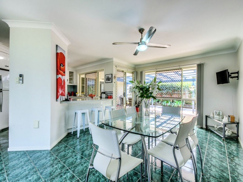 59 Amersham Crescent, Carindale QLD 4152