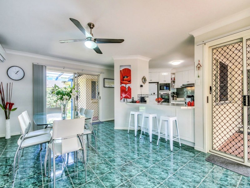 59 Amersham Crescent, Carindale QLD 4152