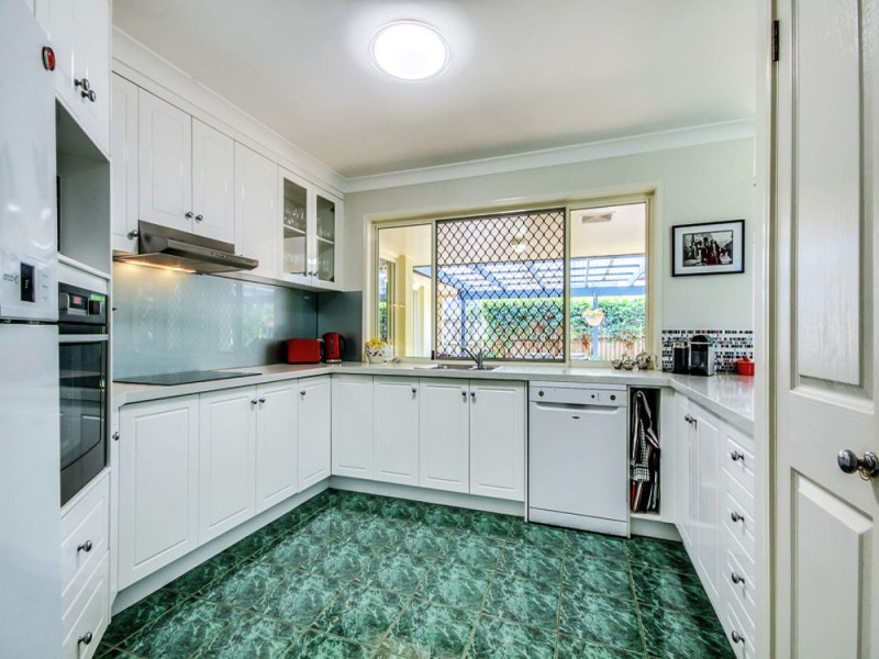 59 Amersham Crescent, Carindale QLD 4152