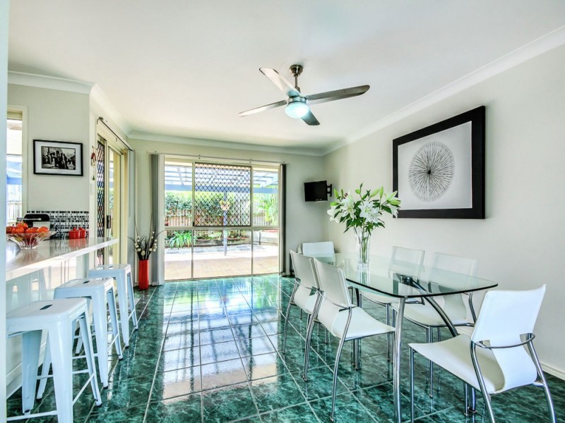 59 Amersham Crescent, Carindale QLD 4152
