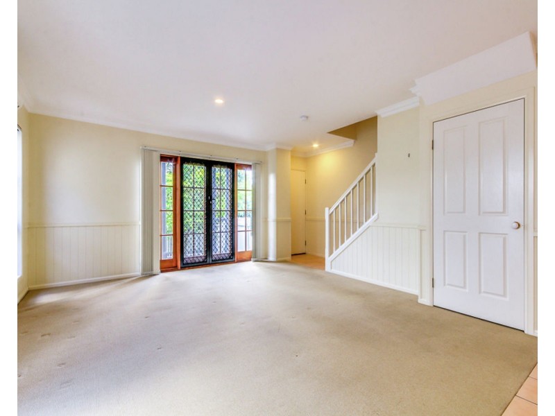 2/70 Overend Street, Norman Park QLD 4170