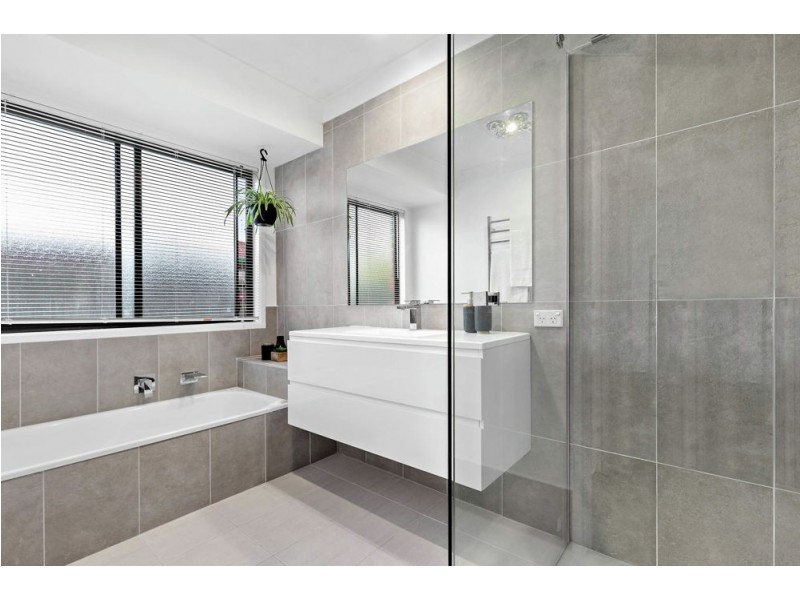 3 Lilly Lane, Birkdale QLD 4159