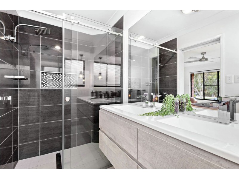 3 Lilly Lane, Birkdale QLD 4159