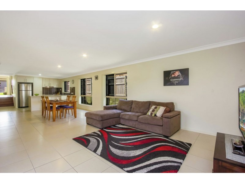 8 Violet Avenue, Springfield Lakes QLD 4300