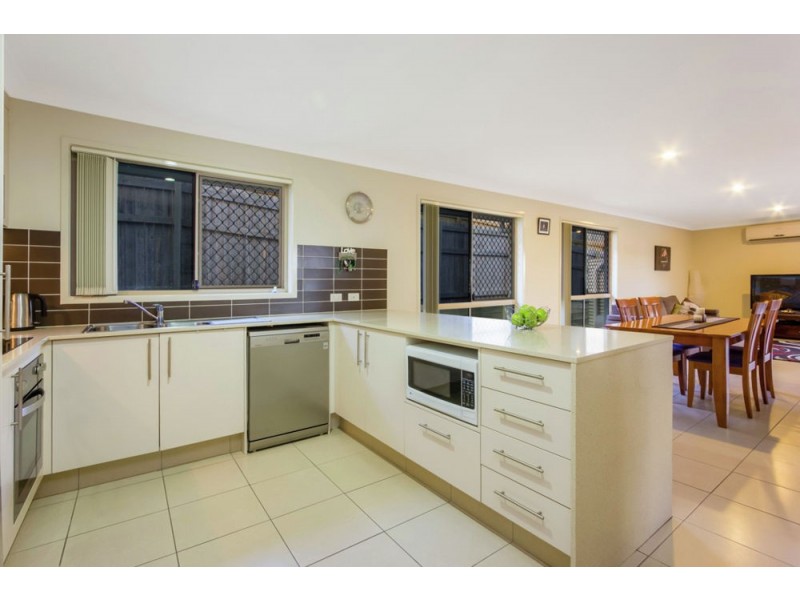 8 Violet Avenue, Springfield Lakes QLD 4300