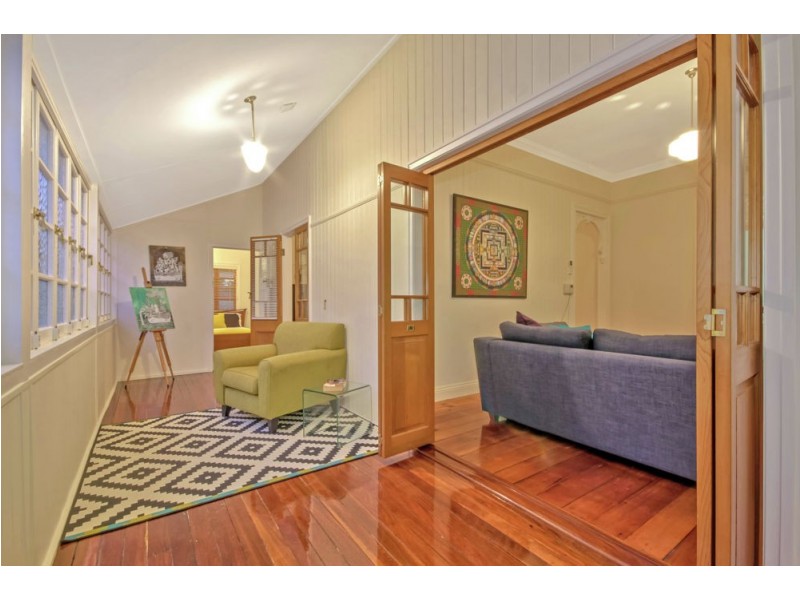 22 Bardsley Avenue, Greenslopes QLD 4120