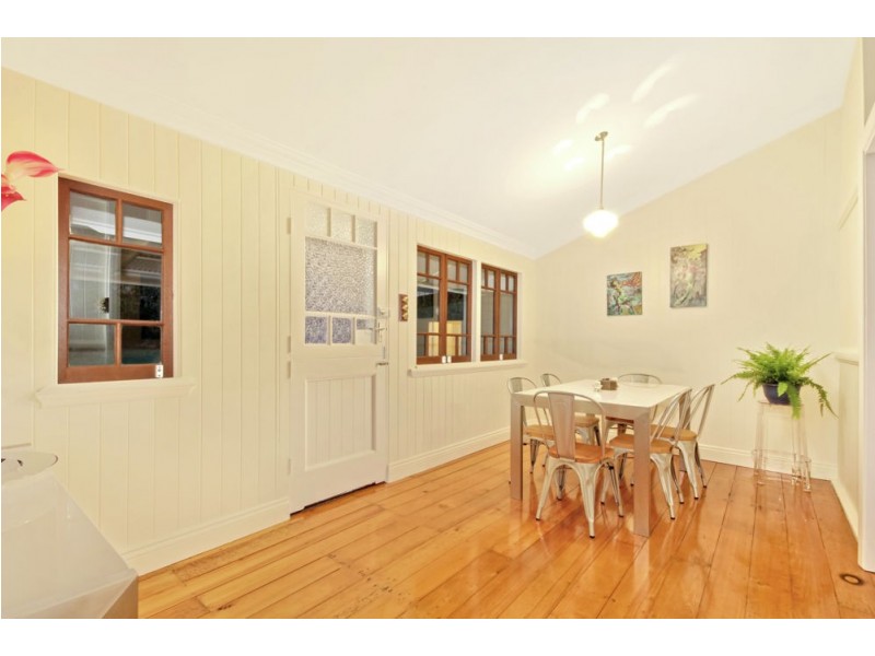 22 Bardsley Avenue, Greenslopes QLD 4120