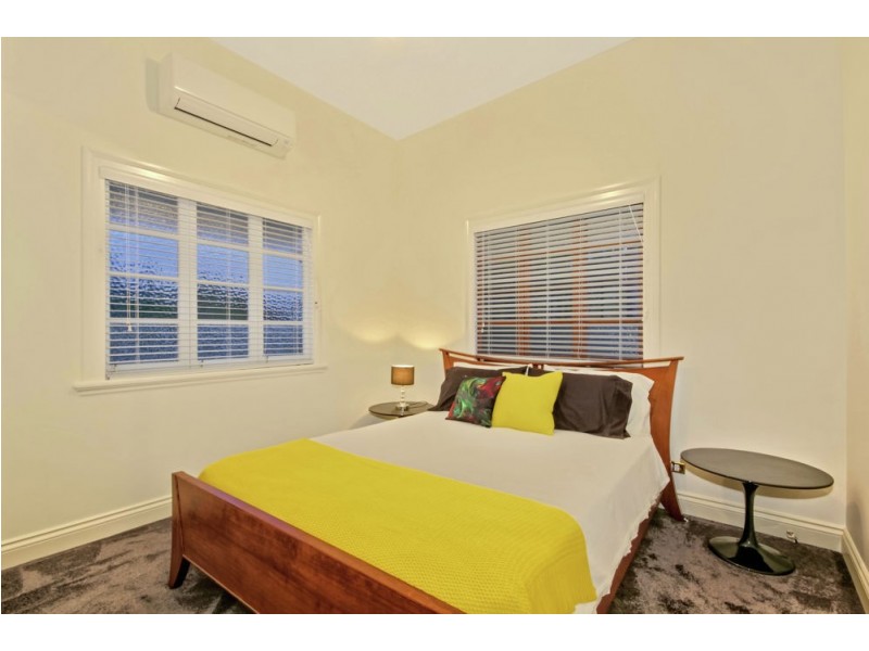 22 Bardsley Avenue, Greenslopes QLD 4120