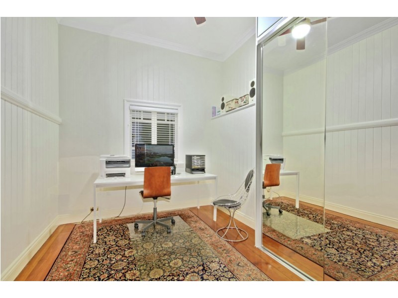 22 Bardsley Avenue, Greenslopes QLD 4120