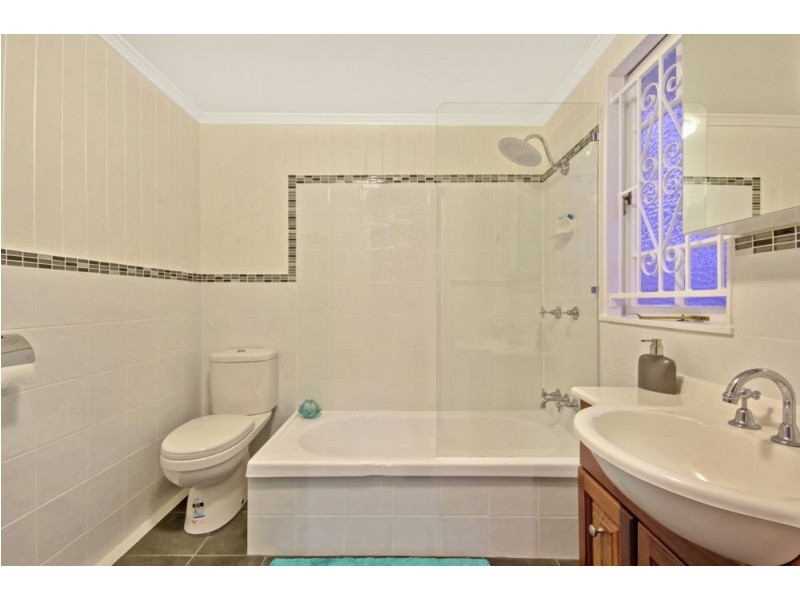 22 Bardsley Avenue, Greenslopes QLD 4120