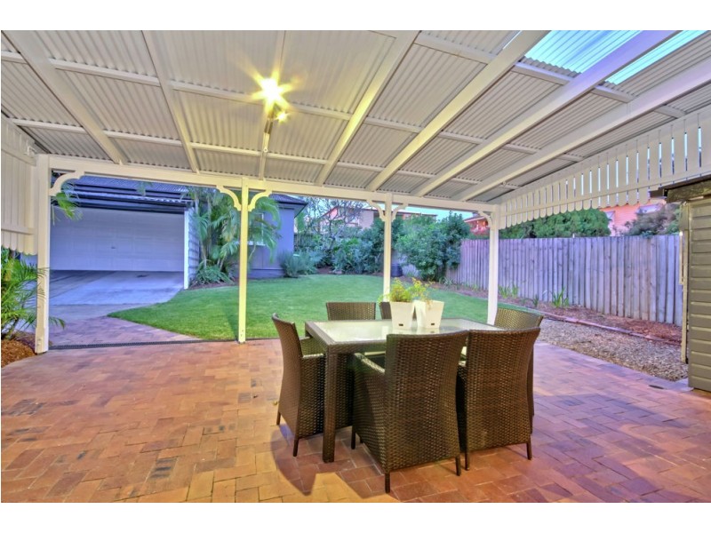 22 Bardsley Avenue, Greenslopes QLD 4120
