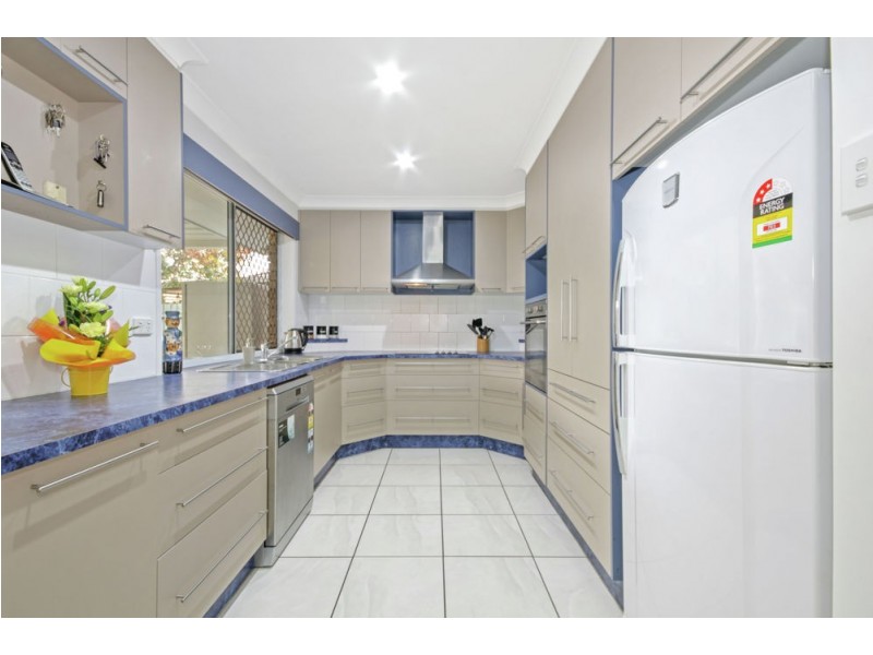 15 Haylett Rise, Regents Park QLD 4118