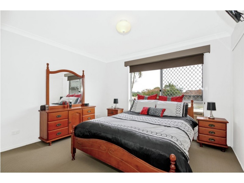 15 Haylett Rise, Regents Park QLD 4118