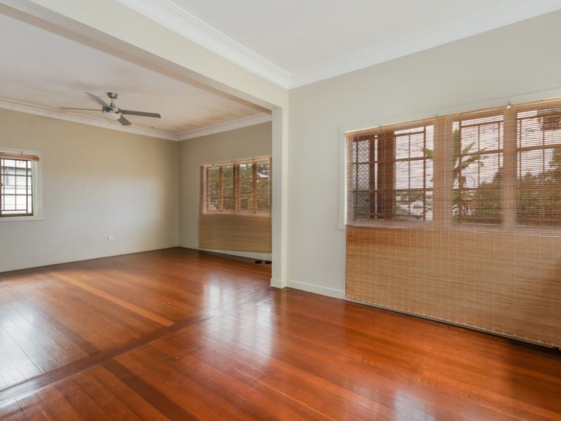10 Newcross Street, Indooroopilly QLD 4068